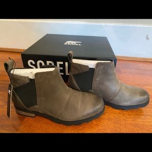 NWT Sorel Emelie Chelsea Boots 6.5